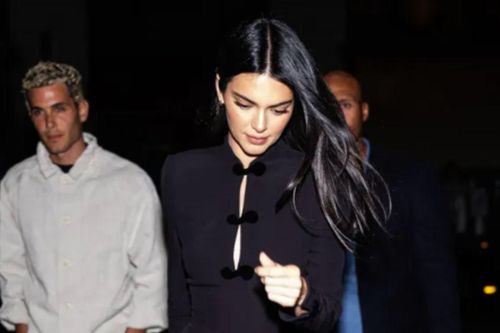 Kendall Jenner khoe đường cong gợi cảm với váy xẻ sâu trước Met Gala 2026