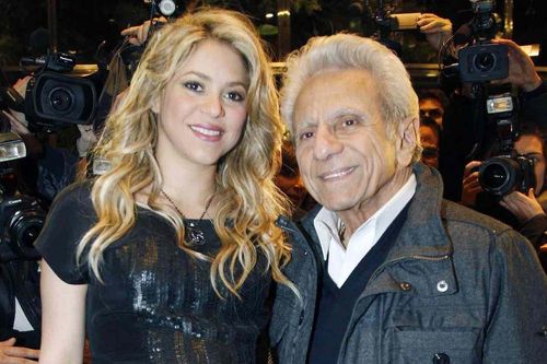 Shakira nhận tin dữ về cha ruột trước giờ biểu diễn tại Brazil