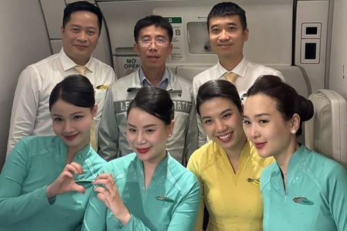 Bác sĩ Bệnh viện Bạch Mai kịp thời cấp cứu ca liệt mặt trên chuyến bay Hà Nội - Paris