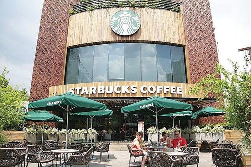 Khi Starbucks 'quyết đấu' cà phê Việt