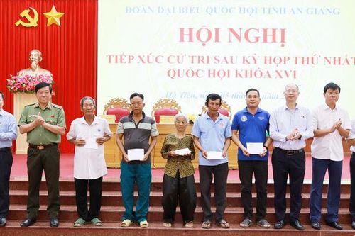 Đoàn Đại biểu Quốc hội đơn vị số 5 tiếp xúc cử tri tại phường Hà Tiên