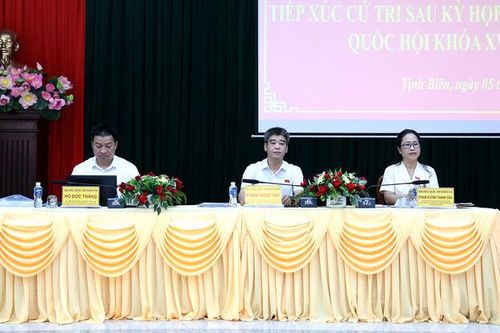 Đoàn Đại biểu Quốc hội tỉnh An Giang tiếp xúc cử tri phường Tịnh Biên