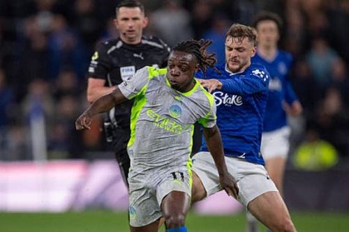 Jeremy Doku lập cú đúp đẳng cấp nhưng Man City mất quyền tự quyết ngôi vương