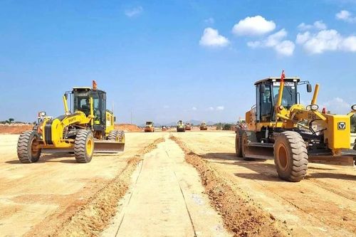Đẩy nhanh tiến độ thi công đường cất hạ cánh số 2 Cảng hàng không Phù Cát