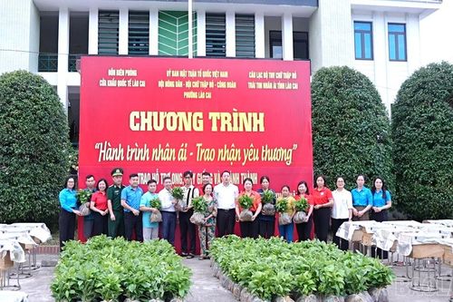 Phường Lào Cai tổ chức chương trình 'Hành trình nhân ái – Trao nhận yêu thương'