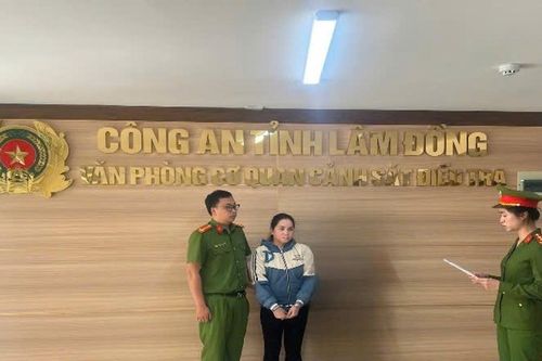 Công an Lâm Đồng bắt người phụ nữ làm giả sổ đỏ lừa đảo hơn 500 triệu đồng