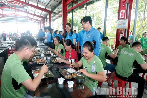 Học Bác để chăm lo tốt hơn cho người lao động