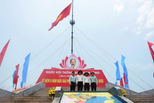 Để cờ Tổ quốc luôn tung bay trên kỳ đài Hiền Lương