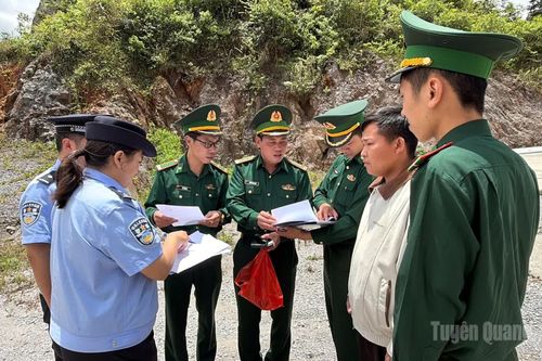 Đồn Biên phòng Sơn Vĩ trao trả công dân Trung Quốc nhập cảnh trái phép