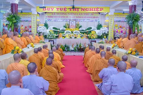 Chư Ni hệ phái Khất sĩ tưởng niệm Ni trưởng Huỳnh Liên tại tịnh xá Ngọc Phương (P.Hạnh Thông, TP.HCM)