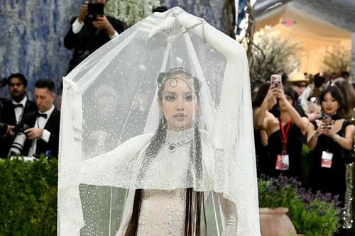 Dàn mỹ nhân mặc xuyên thấu, khoe đường cong nóng bỏng ở Met Gala 2026