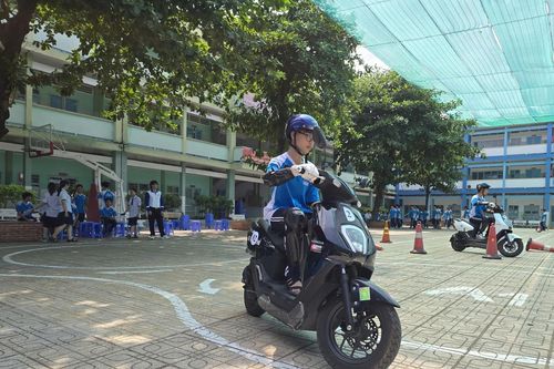 Hơn 700 học sinh TP.HCM được đào tạo kỹ năng lái xe an toàn