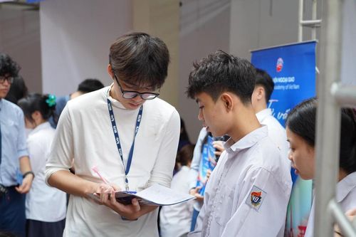 Hà Nội vượt mốc 129.000 thí sinh đăng ký thi tốt nghiệp THPT 2026