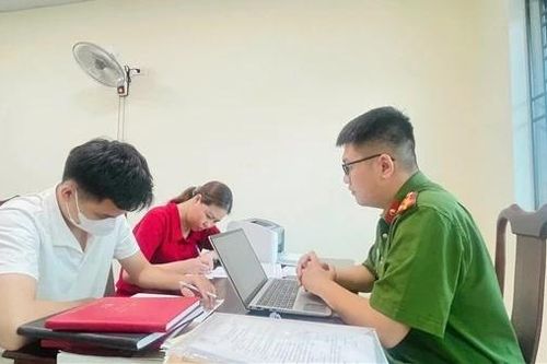 Vận động 2 đối tượng trốn truy nã tại Angola về nước đầu thú