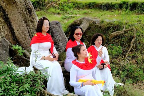 Sắc màu trang phục tại các điểm du lịch