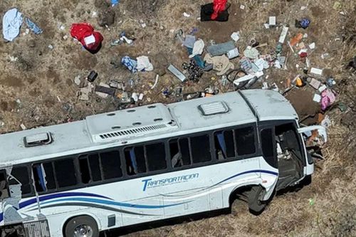 Xe buýt chở khách lật nhào ở Mexico, 11 người thiệt mạng, 31 người bị thương