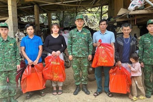 Cao Bằng: Giông lốc gây thiệt hại, biên phòng kịp thời hỗ trợ dân Quang Hán