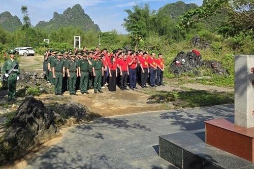 Cao Bằng: Bộ đội biên phòng tuyên truyền pháp lý biên giới tại mốc 835