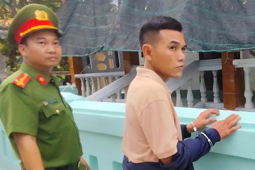 Gây 4 vụ trộm trong một đêm, gã đàn ông chống trả khi bị công an vây bắt