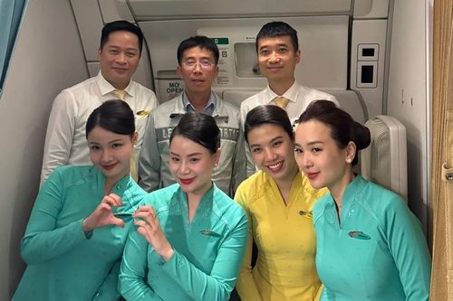 Giữa tầng mây của chặng bay Hà Nội - Paris, bác sĩ Bạch Mai kịp thời cứu hành khách