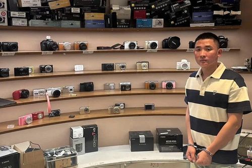 Bắt đối tượng trộm cắp 10 máy ảnh đắt tiền