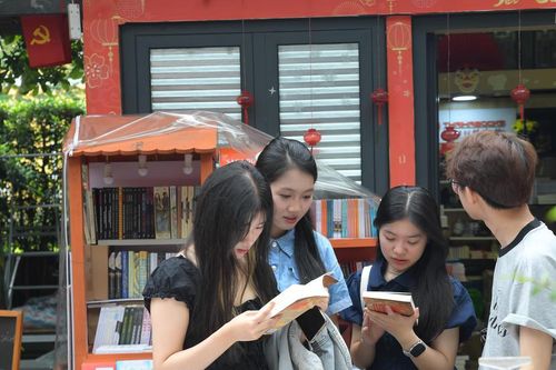 Phát động cuộc thi 'Gia đình đọc sách – Phát triển tủ sách gia đình kết nối yêu thương' lần thứ II