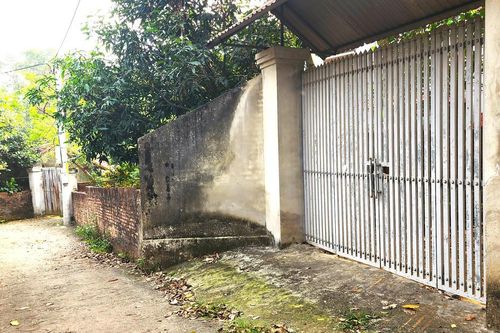 Hàng chục hộ dân ngỡ ngàng khi nhận được quyết định thu hồi giấy chứng nhận quyền sử dụng đất