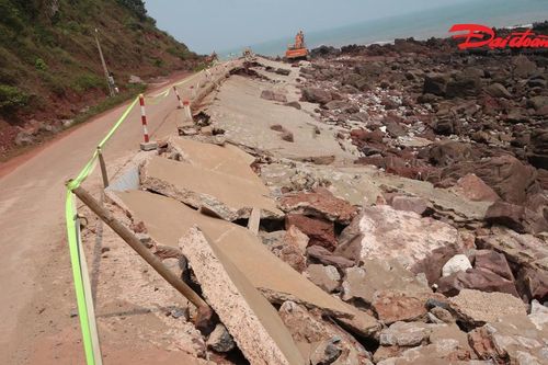 Nghệ An: Tuyến đường ven biển bị lũ tàn phá được 'cứu' bằng dự án kè chắn sóng