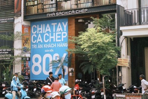 Hơn 15.000 lượt khách đến nhà sách Cá Chép sau thông báo đóng cửa