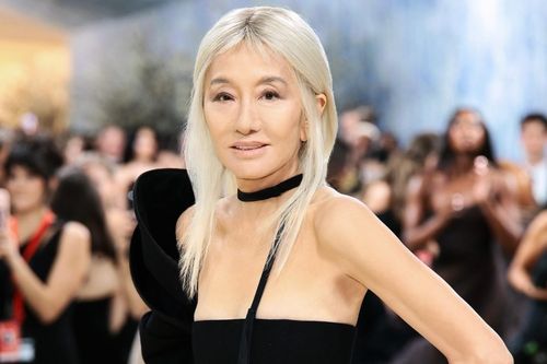 'Bà hoàng váy cưới' Vera Wang táo bạo ở tuổi U80