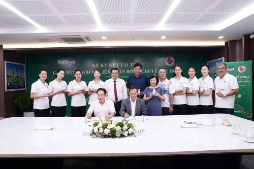Đội tuyển bóng chuyền nữ TP.HCM được 'tiếp sức'