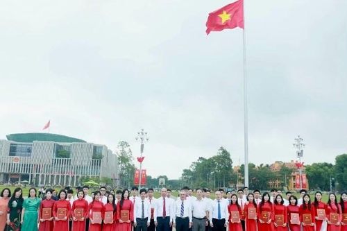 Bồi dưỡng, tạo nguồn đảng viên trẻ từ sinh viên