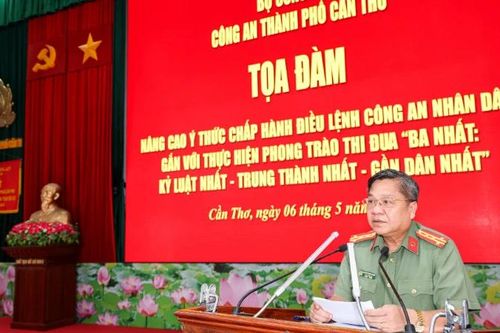 Nâng cao ý thức chấp hành điều lệnh gắn với thực hiện phong trào thi đua 'Ba nhất'