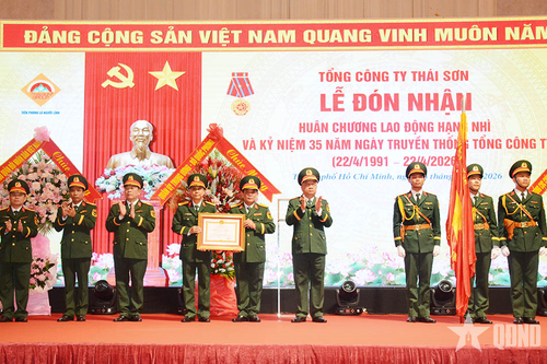 Tổng công ty Thái Sơn đón nhận Huân chương Lao động hạng Nhì
