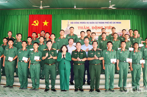 Hội đồng Nghĩa vụ quân sự TP Hồ Chí Minh thăm, động viên chiến sĩ Sư đoàn 5