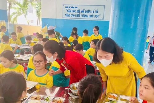 Sớm luật hóa dinh dưỡng học đường
