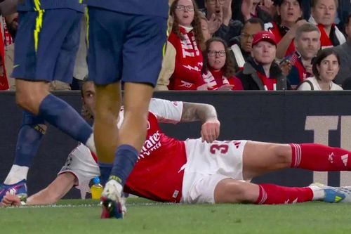 Đội nhà vào chung kết Champions League, cổ động viên Arsenal vẫn phẫn nộ