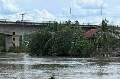 Phát hiện thi thể nhân viên trường cấp 3 trên sông với nhiều vết thương