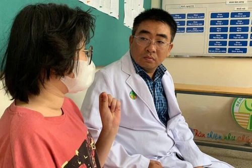 Cuộc gọi lúc nửa đêm giải cứu bé gái bị mẹ ruột ép bán dâm