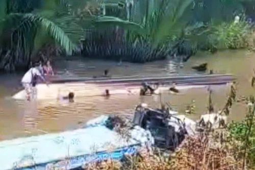 Vụ lật thuyền chở 14 khách ở Cà Mau: Thuyền hết hạn đăng kiểm, chở quá tải
