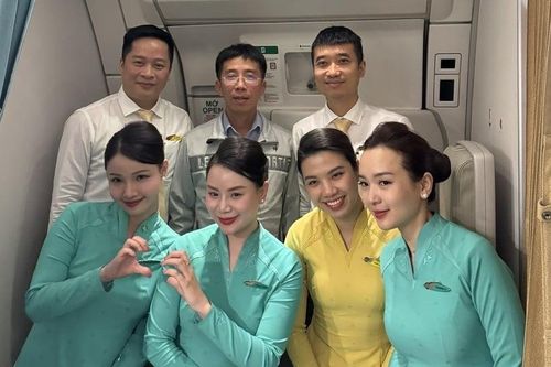 Nghi bị đột quỵ trên máy bay, hành khách nước ngoài được bác sĩ Việt Nam cứu chữa kịp thời