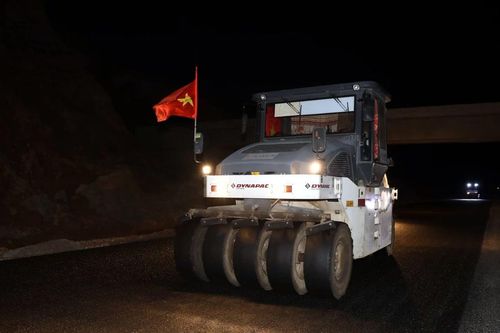 Lạng Sơn: Đêm nhộn nhịp trên công trường cao tốc cửa khẩu Hữu Nghị-Chi Lăng