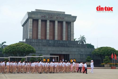 Giáo dục truyền thống cách mạng và lòng yêu nước cho thiếu niên Thủ đô