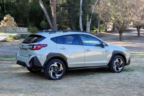 SUV hạng C Subaru hệ dẫn động 4 bánh, giá gần 1,3 tỷ đồng