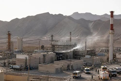 Ông Trump tính chuyện đưa quân vào Iran để 'thu uranium'