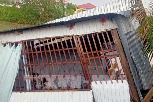 Dông lốc làm hư hại 37 căn nhà tại Đồng Tháp