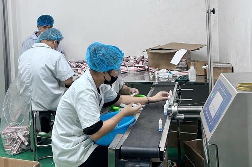 Triệt phá cơ sở quy mô lớn làm giả dung dịch vệ sinh phụ nữ