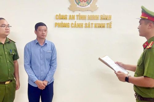 Bắt nguyên cán bộ xã ăn chặn tiền từ thiện của người dân bị thiên tai