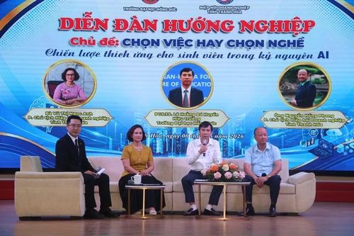 Diễn đàn hướng nghiệp 'Chọn việc hay chọn nghề - Chiến lược thích ứng cho sinh viên trong kỷ nghuyên AI'