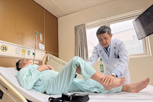 Bác sĩ Việt Nam điều trị thành công cho nhiều bệnh nhân nước ngoài